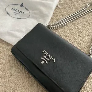 Prada pattina shop tessuto